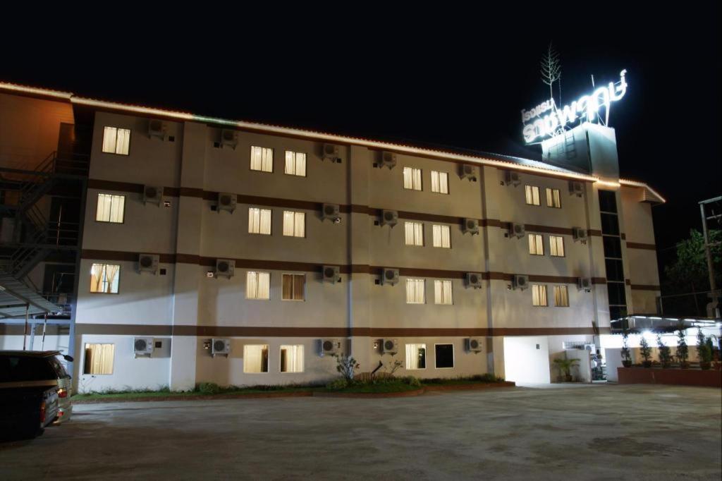 Ratchaphruek 2007 Hotel Chom Thong Buitenkant foto