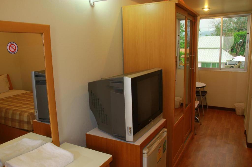 Ratchaphruek 2007 Hotel Chom Thong Buitenkant foto